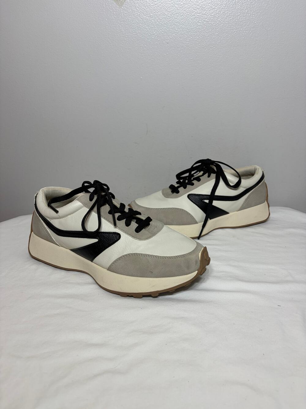 DV by Dolce Vita Fashion Sneakers Platform Braiden Cream Black Suede Leather 8.5